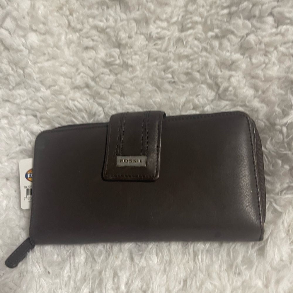 New with tag Fossil leather brown wallet/ organizer .
